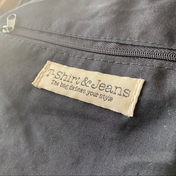 T-Shirt & Jeans Faux Leather/Creme Floral Backpack - Picture 10 of 16